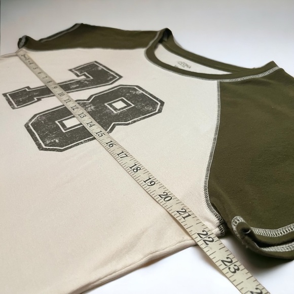 ARIZONA Women’s Green Varsity Crop Top Sporty T-Shirt - Picture 7 of 8